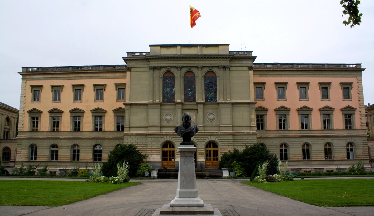 University of Geneva launching blockchain development course featuring